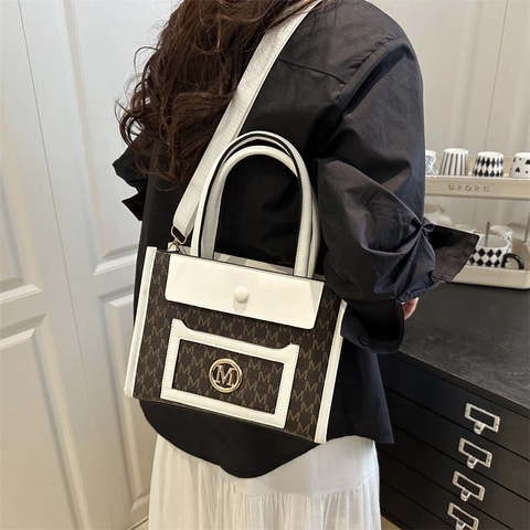 Damen Mode Monogramm Druck Große Kapazität Tote Bag Chic Buchstabe Nähte Nylon Schulter Crossbody Handtasche Mit Metall Logo