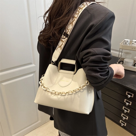 Urban Minimalist PU Leather Bucket Bag For Women Fashion Crossbody Shoulder Bag With Metal Handle And Printed Wide Strap