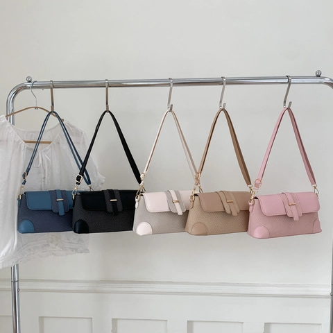 Borsa a Spalla da Donna in Pelle PU Intrecciata Moda Patta a Tracolla Hardware Dorato Cinturino Regolabile Borsa Casual