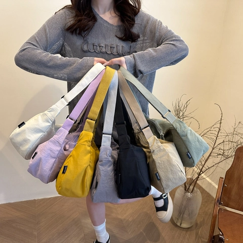 Bolso Bandolera de Media Luna de Nailon Minimalista para Mujer Bolso de Hombro Casual con Correa Ajustable Bolso Hobo Ligero Diario