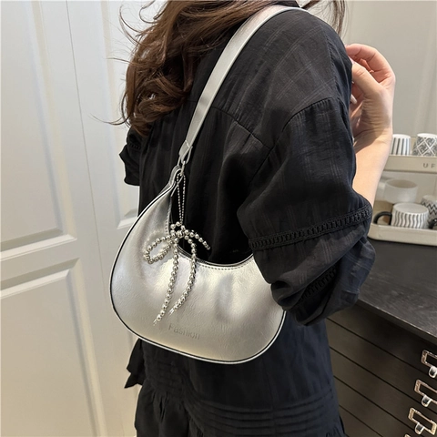 Bolso Hobo de Media Luna de Cuero PU para Mujer con Lazo de Cuentas y Estampado de Letras Bolso de Hombro de Axila Color Sólido