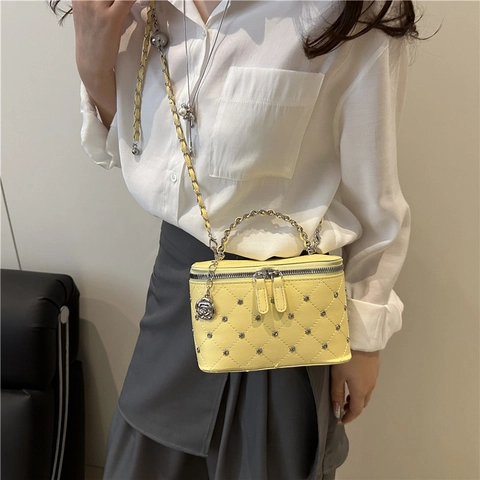 Women Rivet Quilted Chain Shoulder Bag Fashion Commute Crossbody Handbag With Flower Charm Small Square Bag PU Leather