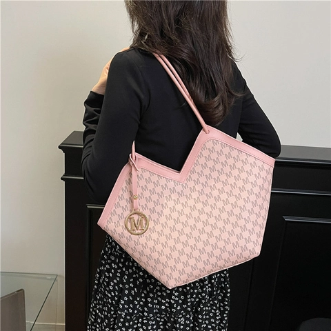 Retro Grote Capaciteit Tote Bag Voor Vrouwen PU Leer Monogram Letter Print Zomer Minimalistisch Woon-Werkverkeer Schoudertas Handtas