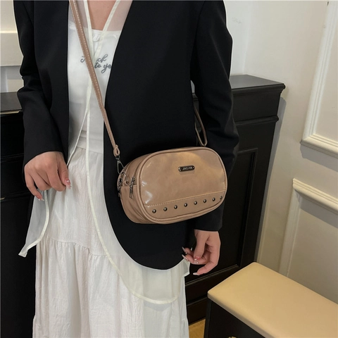 Women Vintage PU Leather Crossbody Bag Small Square Shoulder Bag With Rivet Decor Metal Logo Double Zipper Everyday Purse