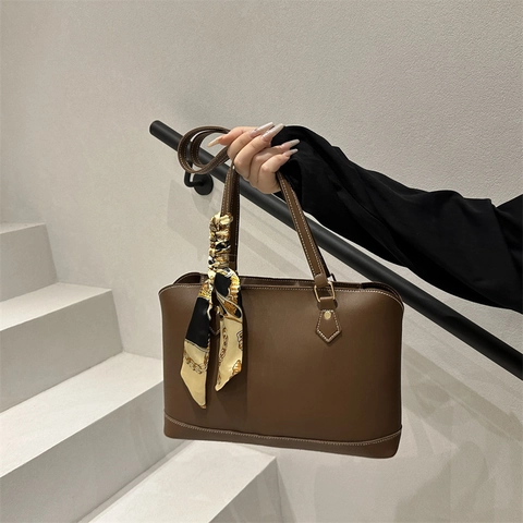 Borsa Tote da Donna in Pelle PU di Grande Capacità Borsa a Tracolla alla Moda con Cuciture a Contrasto e Decorazione Foulard