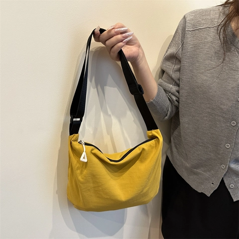 Bolso Bandolera de Nailon Casual para Mujer Gran Capacidad Bolso Arrugado Color Sólido Bolso de Hombro Dumpling de Viaje