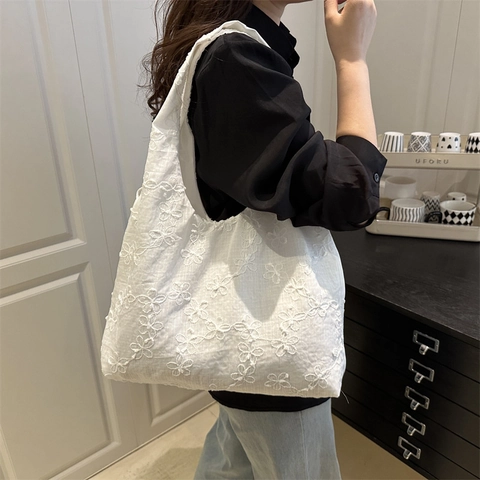Koreanischer Stil Frische Blumenstickerei Leinwand Tragetasche Große Kapazität Pendler Umhängetasche Hohl Spitze Damen Mode Tasche