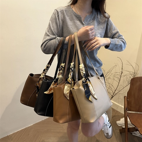 Damen Vintage PU Leder Tragetasche Große Kapazität Schultertasche Mit Seidenschal Dekor Kontrastnähte Lässige Pendlertasche