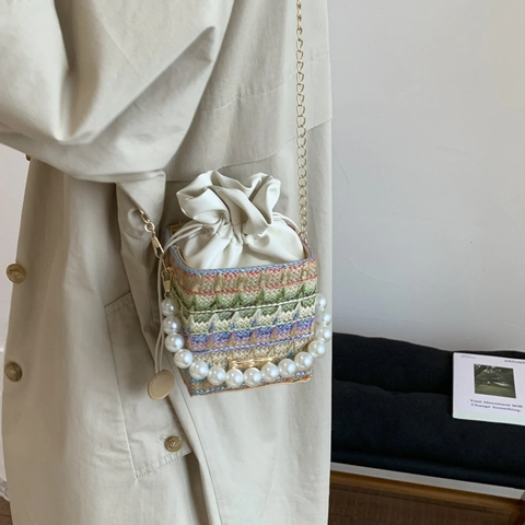 Women Woven Synthetic Straw Bucket Bag With Artificial Pearl Handle Multicolored Geometric Contrast Stripes Shoulder Bag Gold Chain Casual Vacation Small Square Bag