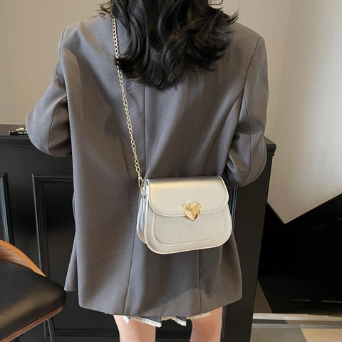 Women Heart Buckle Crossbody Bag Glossy PU Leather Small Square Shoulder Bag With Chain Strap Versatile Fashion Messenger Bag For Daily Dating