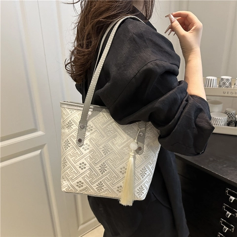 Women Large Capacity PU Leather Tote Bag Jacquard Embroidery Geometric Pattern Shoulder Bag Elegant Tassel Handbag For Commuting