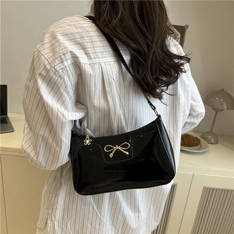 Women's Minimalist Patent PU Leather Underarm Bag Glossy Bow Decoration Large Capacity Shoulder Bag Solid Color Commuter Handbag
