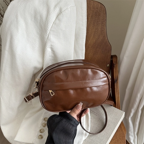 Bolso de Hombro de Cuero PU Retro para Mujer Gran Capacidad Minimalista Urbano Color Sólido Bolso Bandolera Cuadrado Herrajes Dorados