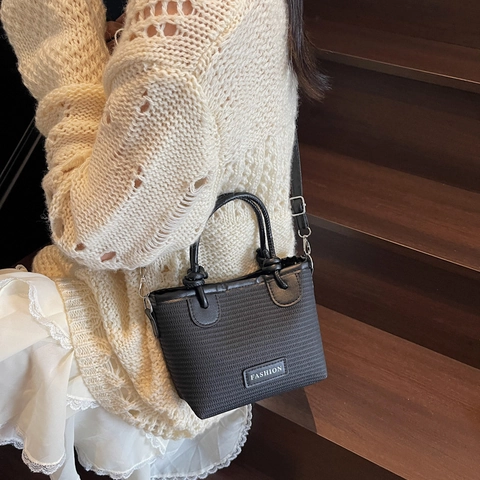 Women Woven Shoulder Bag Summer Casual Nylon Crossbody Bag Large Capacity Fashion Square Handbag For Daily Travel Beach Tote