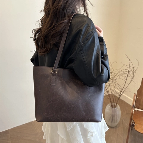 Women Minimalist Large Capacity Tote Bag PU Leather Solid Color Shoulder Bag Versatile Everyday Commuter Handbag