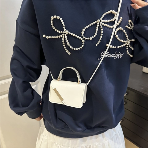 Damen Minimalistische Mini Umhängetasche PU Leder Mikro Handtasche Mit Metallstangen Dekoration Klappe Quadratische Schultertasche