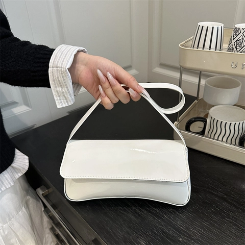Bolso de Axila Minimalista de Cuero PU de Charol para Mujer Bolso de Hombro Baguette Brillante Elegante de Color Sólido