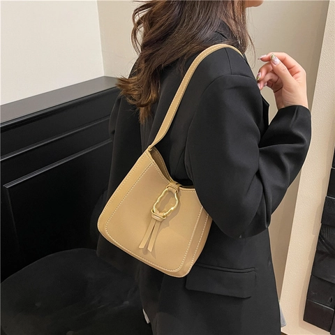 Women Urban Minimalist PU Leather Shoulder Bag Contrast Stitching Metal Ring Tassel Underarm Hobo Bag Daily Commute Square Bag