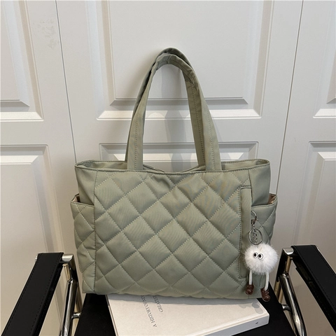 Women Large Capacity Rhombus Quilted Tote Bag Simple Commuter Shoulder Bag With Plush Pendant Stylish Cotton Fabric Handbag