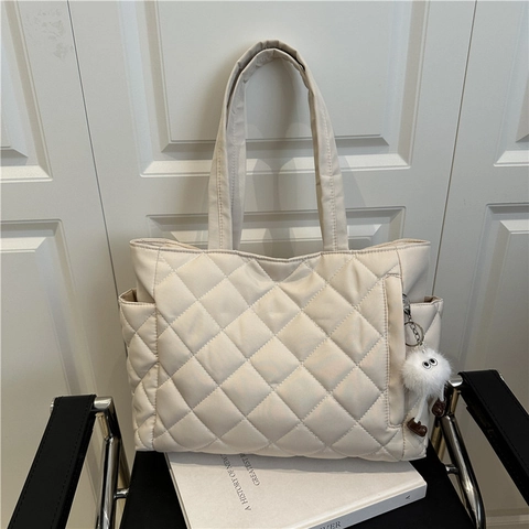 Women Large Capacity Rhombus Quilted Tote Bag Simple Commuter Shoulder Bag With Plush Pendant Stylish Cotton Fabric Handbag