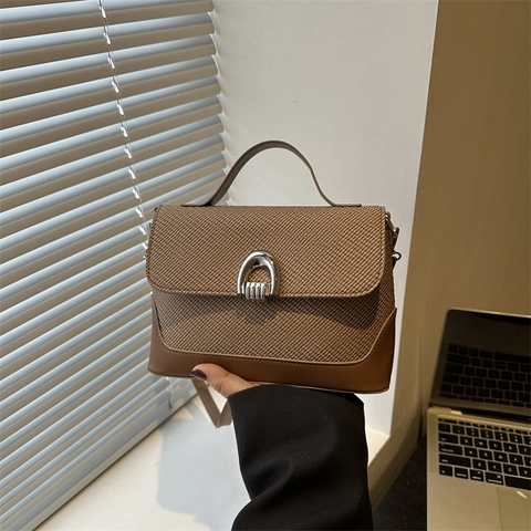 Retro Woven PU Shoulder Bag For Women Fashion Silver Horseshoe Buckle Crossbody Handbag Underarm Square Bag