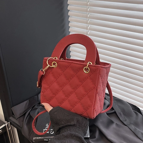 Sac à Main Femme en Cuir PU Matelassé Élégant Sac Bandoulière Poignée Breloque Clé Dorée Mode Rétro Sac Épaule