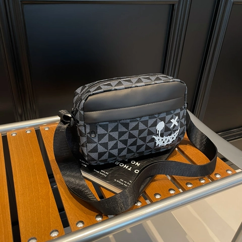 Women Stylish Geometric Triangle Pattern PU Leather Crossbody Bag Graffiti Smiley Face Shoulder Bag Large Capacity Square Fashion Handbag