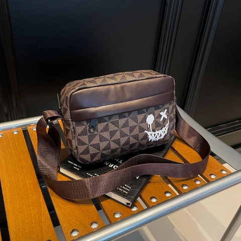 Women Stylish Geometric Triangle Pattern PU Leather Crossbody Bag Graffiti Smiley Face Shoulder Bag Large Capacity Square Fashion Handbag