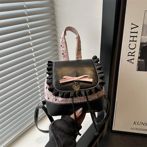 Balletcore Roze Zwart Contrast Rugzak voor Vrouwen Zoete Strik Hart Hanger Roes Rand PU Leer Mode Dagelijkse Tas
