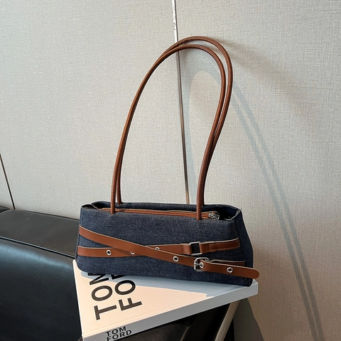 Vintage Denim PU Patchwork Baguette Τσάντα Ώμου Για Γυναίκες Ρετρό Casual Y2K Τσάντα Μασχάλης Με Αγκράφες Ζώνης Κρεμαστό Αρκουδάκι