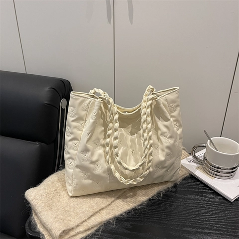 Fashion Large Capacity Tote Bag With Quilted Bear Pattern For Women PU Leather Solid Color Shoulder Bag Stylish Commuting Handbag