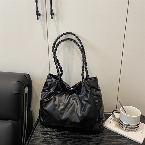 Women's Fashion PU Leather Quilted Tote Bag Large Capacity Shoulder Bag With Braided Strap Cloud Pendant Casual Handbag