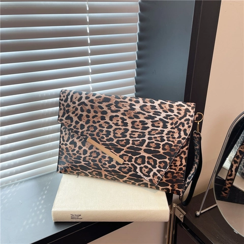 Leopard Print Envelope Clutch Bag For Women Large Capacity Evening Handbag With Gold Metal Bar And Detachable Strap