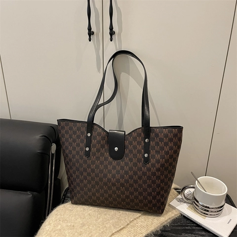 Women Large Capacity PU Leather Tote Bag Fashion M Letter Monogram Shoulder Bag Urban Minimalist Commute Casual Office Handbag