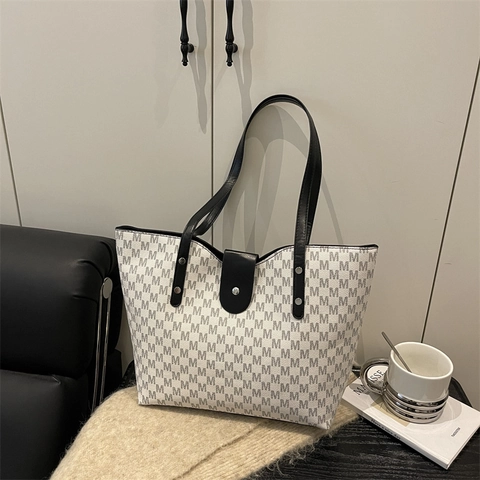 Women Large Capacity PU Leather Tote Bag Fashion M Letter Monogram Shoulder Bag Urban Minimalist Commute Casual Office Handbag