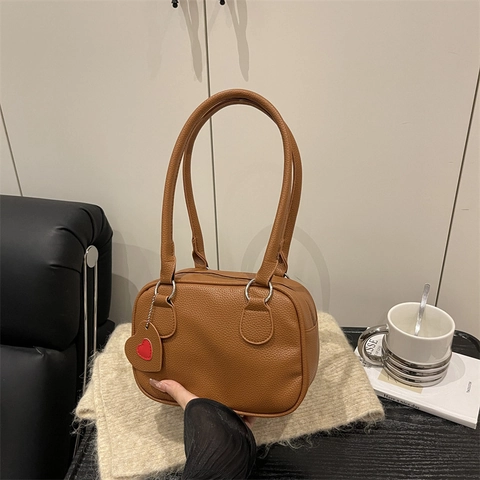 Borsa a Spalla da Donna in Pelle PU con Motivo Litchi Borsa a Sottobraccio Minimalista Urbana con Ciondolo a Cuore per Pendolarismo