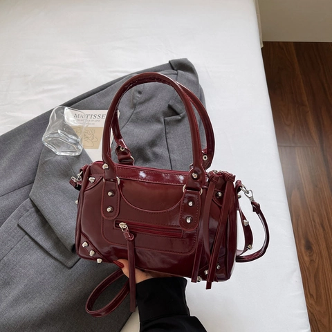 Borsa Vintage in Ecopelle Stile Motocicletta per Donna Grande Capacità Con Borchie Argentate e Tracolla Regolabile