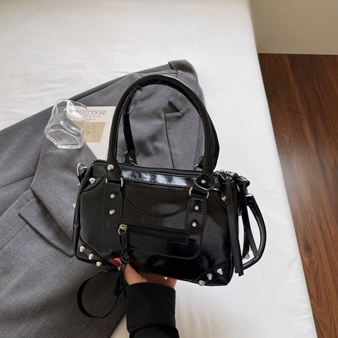 Borsa Vintage in Ecopelle Stile Motocicletta per Donna Grande Capacità Con Borchie Argentate e Tracolla Regolabile