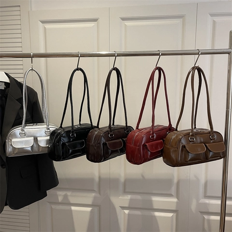 Sac à Épaule Boston en Cuir PU Brillant pour Femmes Sac Sous le Bras Minimaliste Double Poches Avant Navette Sac Casual