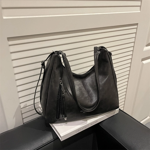 Bolso Hobo de Cuero PU Vintage de Gran Capacidad para Mujer Bolso de Hombro Cruzado de Color Sólido Con Borla y Colgante
