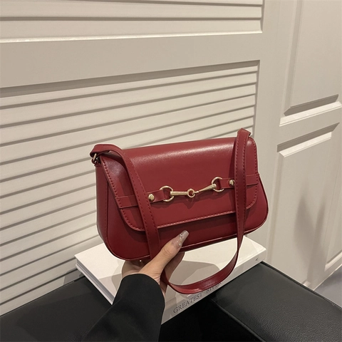 Bolso Sobaco de Cuero PU para Mujer Bolso de Hombro con Solapa de Mocado de Metal Vintage Color Sólido Elegante Bolso de Mano para Mujer Versátil