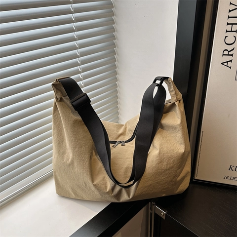 Borsa a Spalla in Nylon Impermeabile Grande Capacità per Donna Semplice Casual Tracolla Hobo Dumpling Borsa Con Ampio Spallaccio Regolabile Scuola Pendolare