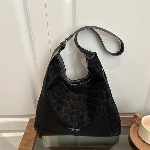 Vintage Large Capacity PU Leather Leopard Print Hobo Shoulder Bag For Women Casual Suede Feel Tote Bag With Pendant