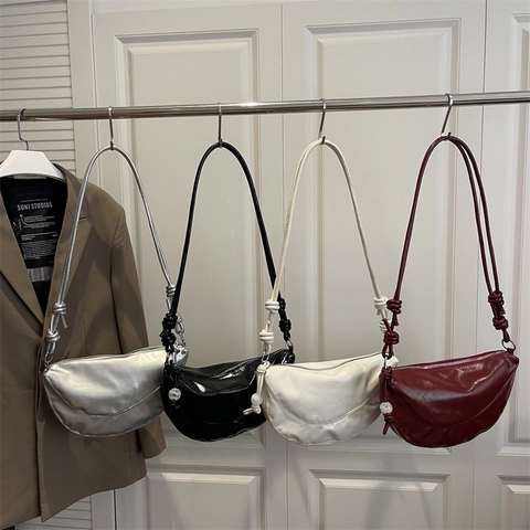 Moderne Minimalistische PU Leder Halbmond Hobo Tasche Für Damen Geknoteter Schulterriemen Mit Künstlichem Perlenanhänger Schultertasche