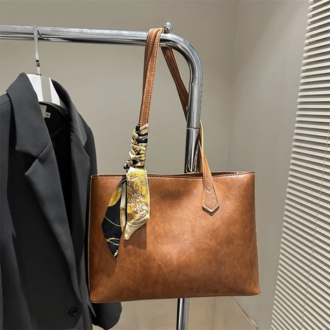 Damen Vintage PU Leder Große Kapazität Tote Bag Minimalistisch Pendler Umhängetasche Mit Dekorativem Bedrucktem Seidenschal
