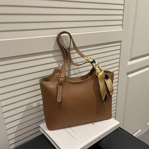Große Kapazität PU Leder Tragetasche Für Damen Minimalistische Pendler Umhängetasche Mit Dekorativem Satin Schal