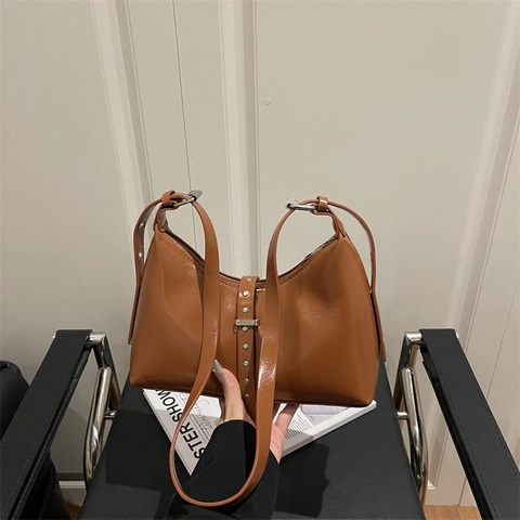 Borsa a Spalla in Pelle PU Retrò per Donna Decorazione Cintura con Borchie Moda Grande Capacità Pendolare Hobo Borsa a Mano