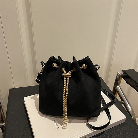 Women Faux Suede PU Leather Bucket Bag Drawstring Large Capacity Pearl Chain Shoulder Crossbody Bag Minimalist Elegant Handbag