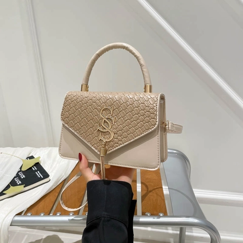 Mode PU Leer Retro Dames Schoudertas Underarm Crossbody Vierkante Tas Met Metalen Letter Logo Kwastje Decoratie Handtas