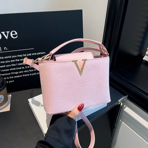 Sac à Épaule Rétro en Velours et Cuir PU pour Femmes Décoration en V Métallique Petit Sac à Bandoulière Carré Sac à Main Urbain